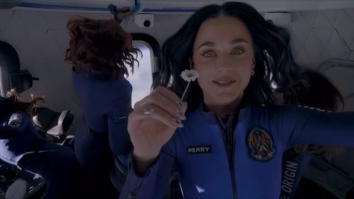 Katy Perry Jadi Bagian dari Kru Perempuan Pertama yang Terbang ke Ruang Suborbital (Foto Ig @KatyPerry)-010740