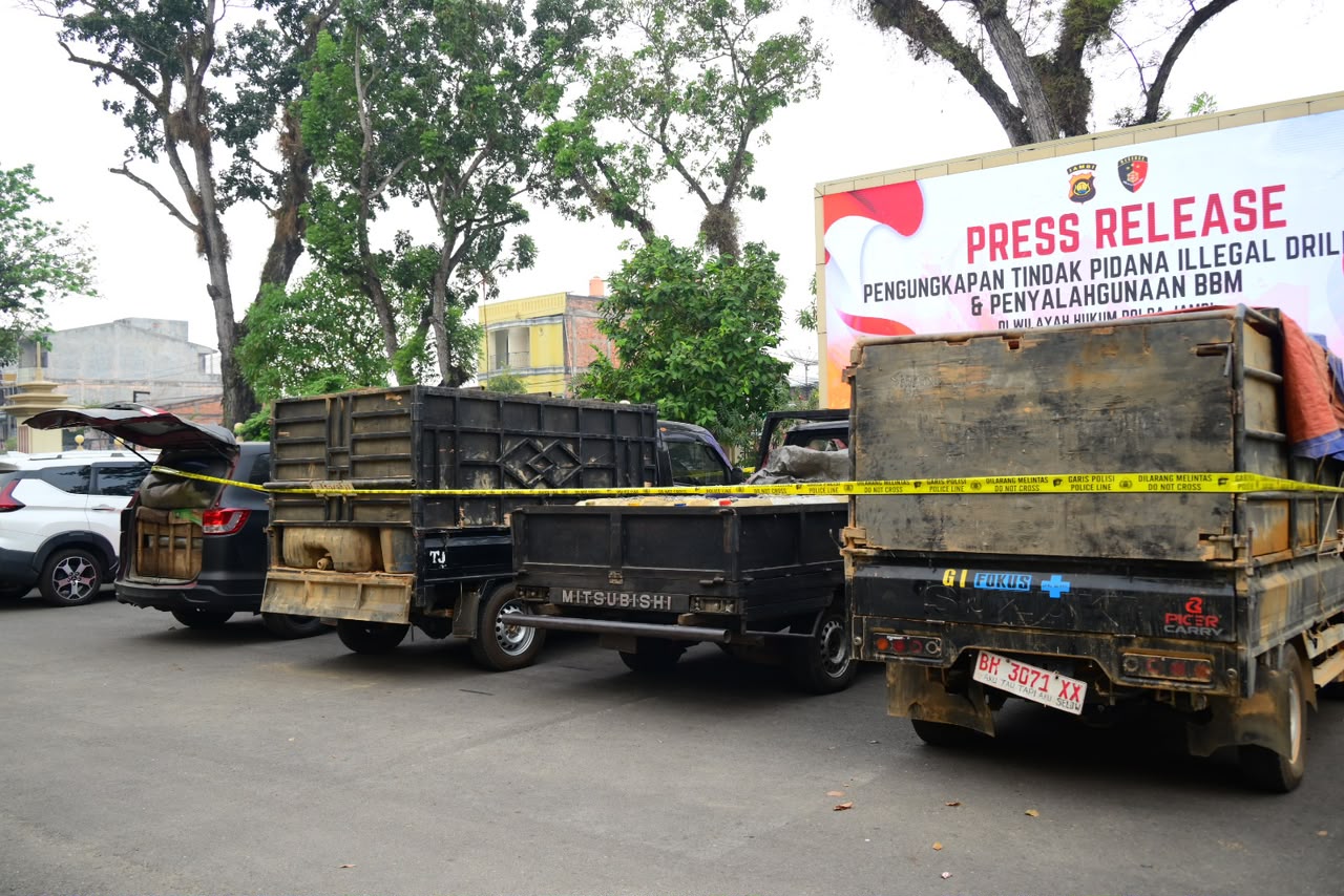 Polda Jambi Gelar Konferensi Pers, Ungkap Penertiban 22.800 Liter Minyak dan BBM