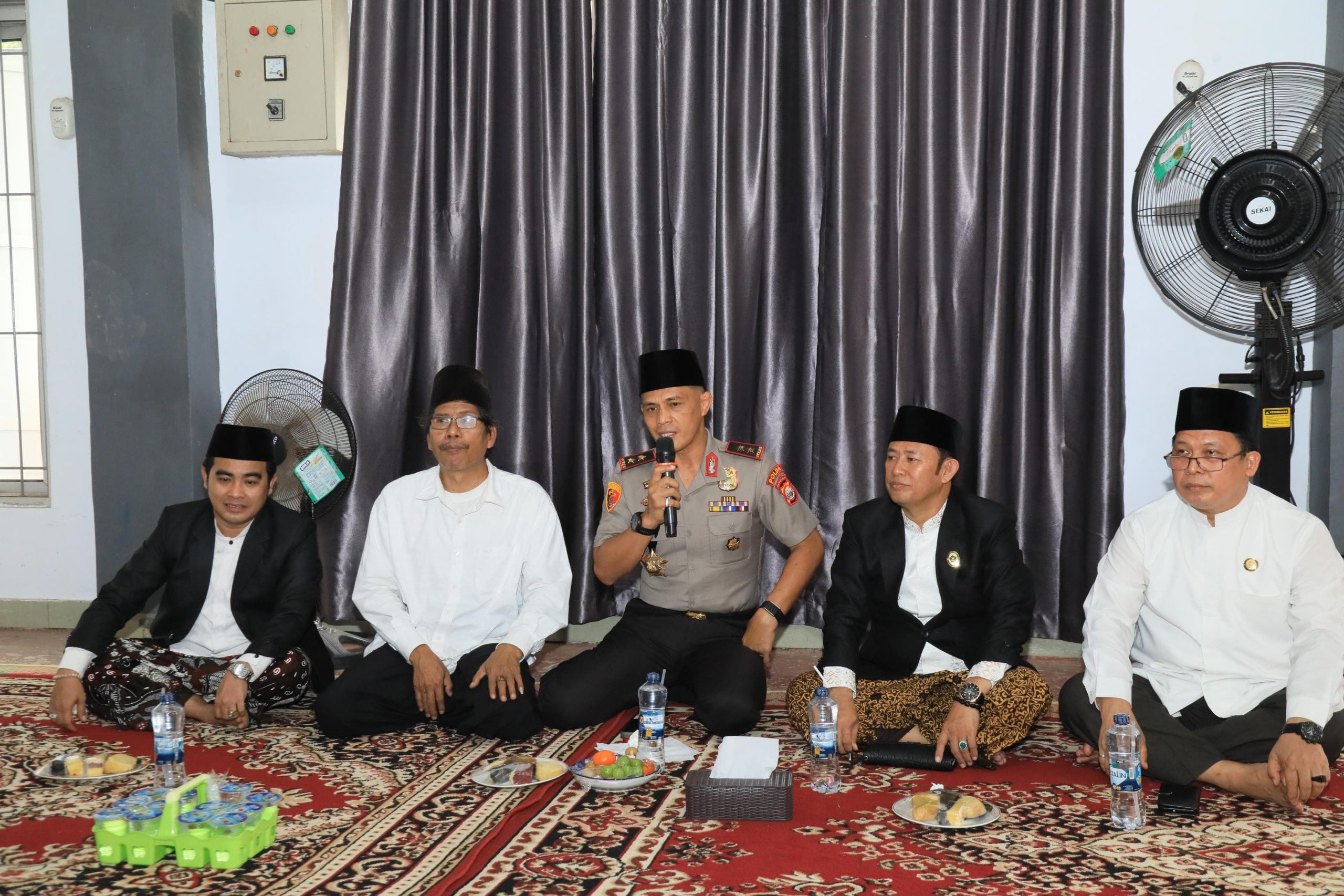 Peringati Hari Santri Nasional 2026, Kapolda Bengkulu Bersama Wakapolda dan PJU Serahkan Tumpeng ke Sejumlah Ponpes