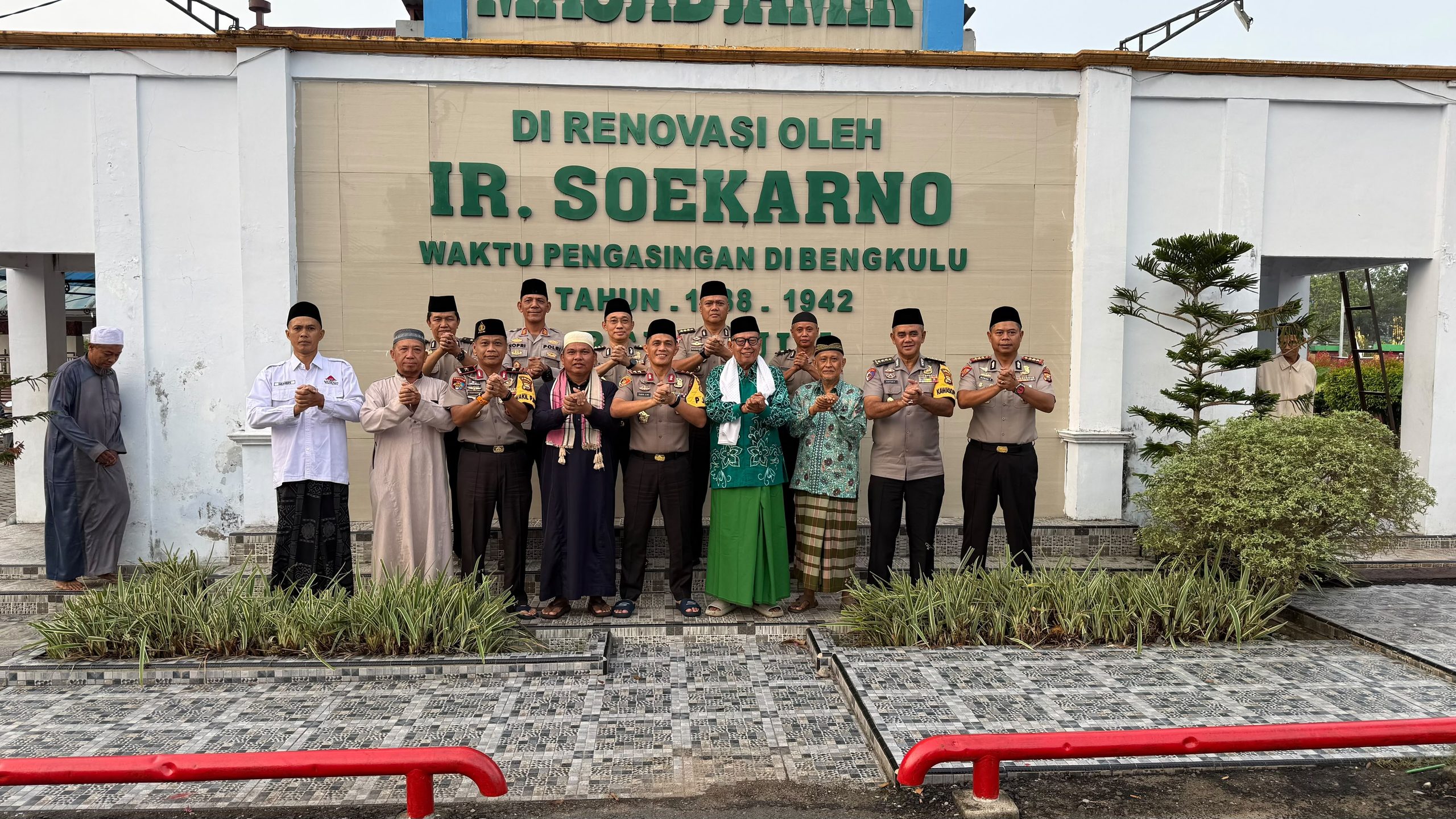 Kapolda Bengkulu Turun Langsung Serap Aspirasi Warga, Quick Wins Subuh Keliling Perkuat Polisi Bersama Masyarakat